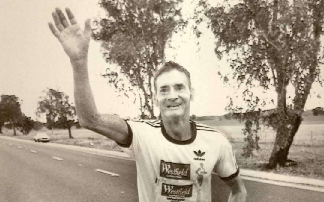 Cliff Young gewinnt den Ultra Marathon in Australien